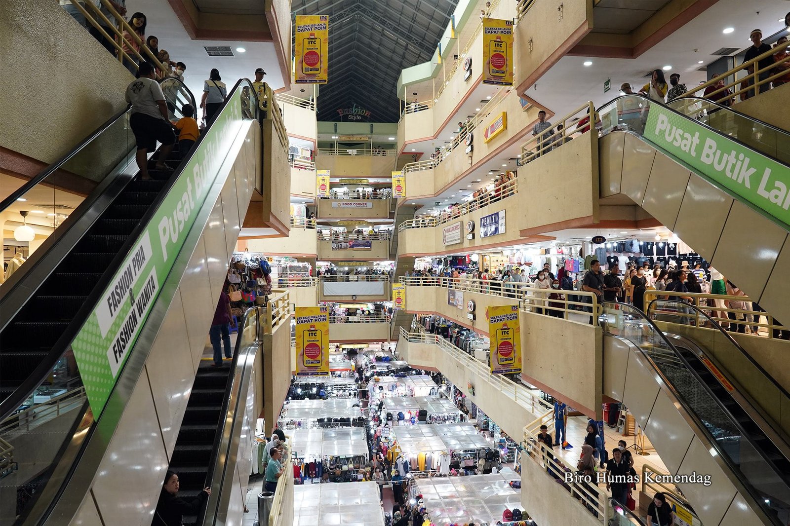Menelusuri Keunikan Pusat Perbelanjaan di Jakarta Mangga Dua Mall
