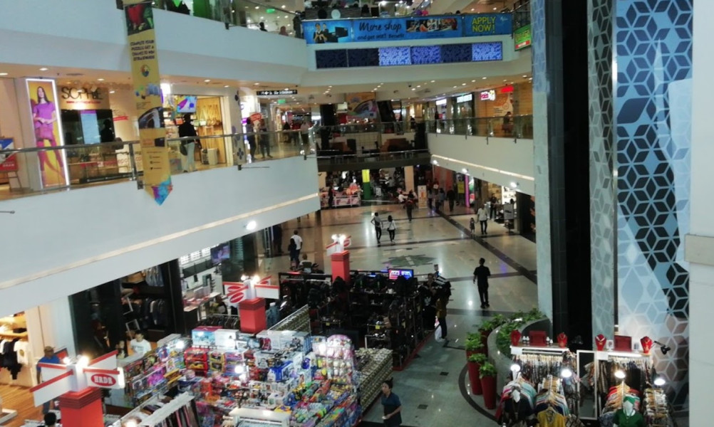 “Menjelajahi Kemewahan Pusat Perbelanjaan di Jakarta Millennium Plaza”
