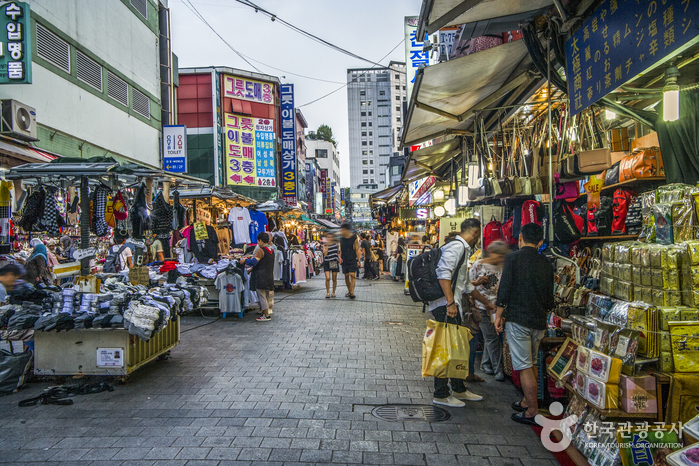 Eksplorasi Pusat Belanja Namdaemun Market di Seoul