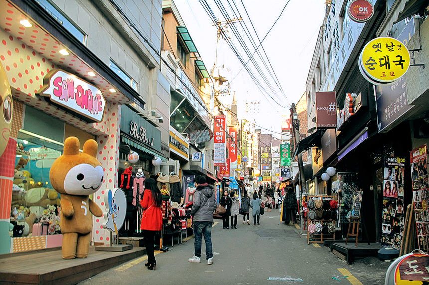 Pusat Belanja di Jalan Shopping Street Ewha Woman’s University