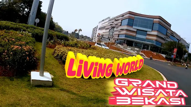 Pusat Belanja Living World Grand Wisata: Tempat Belanja dan Hiburan Lengkap