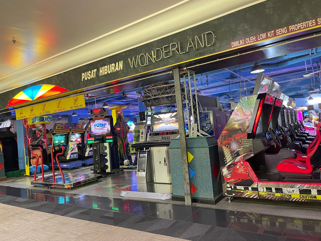 Pusat Belanja Mahkota Parade: Tempat Belanja dan Hiburan Terlengkap