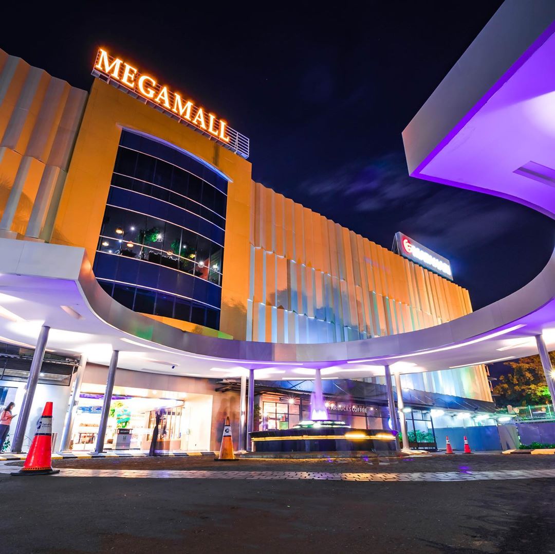 Pusat Belanja Mega Mall Batam Centre: Tempat Belanja dan Hiburan Modern