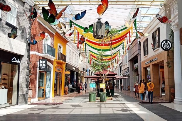 Pusat Belanja Paris Van Java: Tempat Belanja dan Hiburan di Bandung