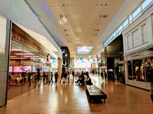 Pusat Belanja Yorkdale Shopping Centre: Tempat Belanja dan Hiburan Terlengkap