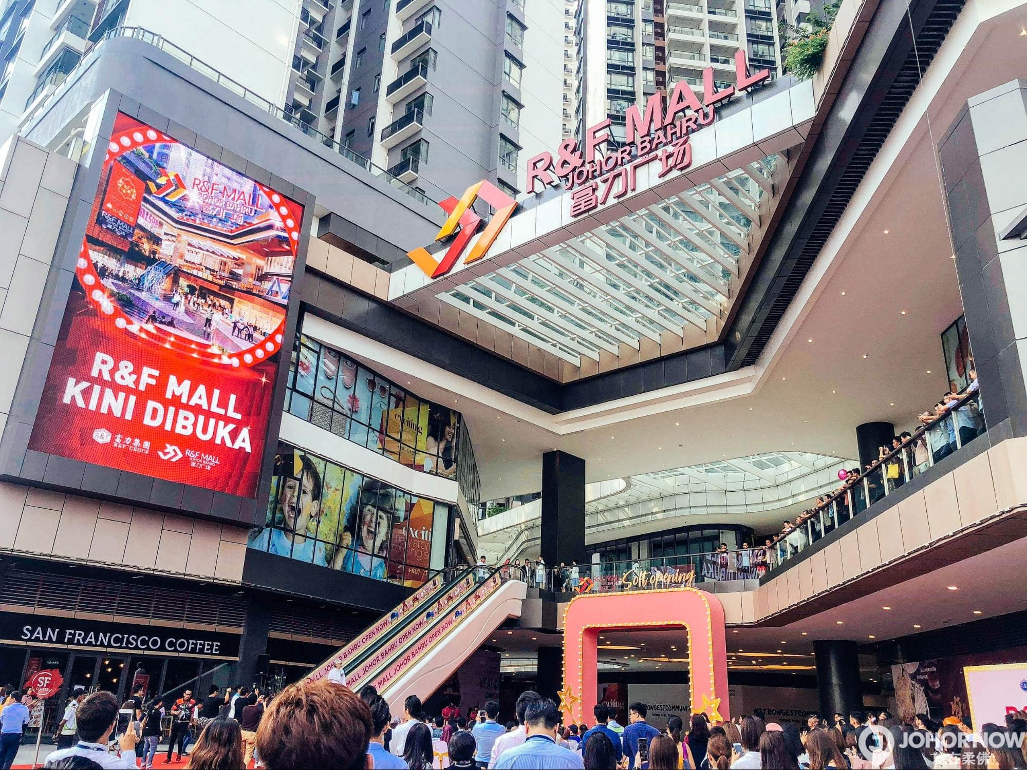 R&F Mall: Pusat Belanja Modern dan Lengkap di Kota Anda