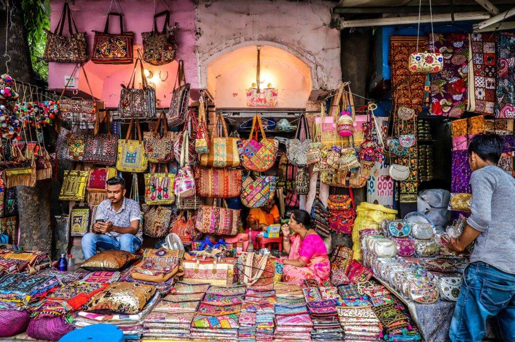 Menjelajahi Keunikan Pusat Belanja Janpath Market di Delhi