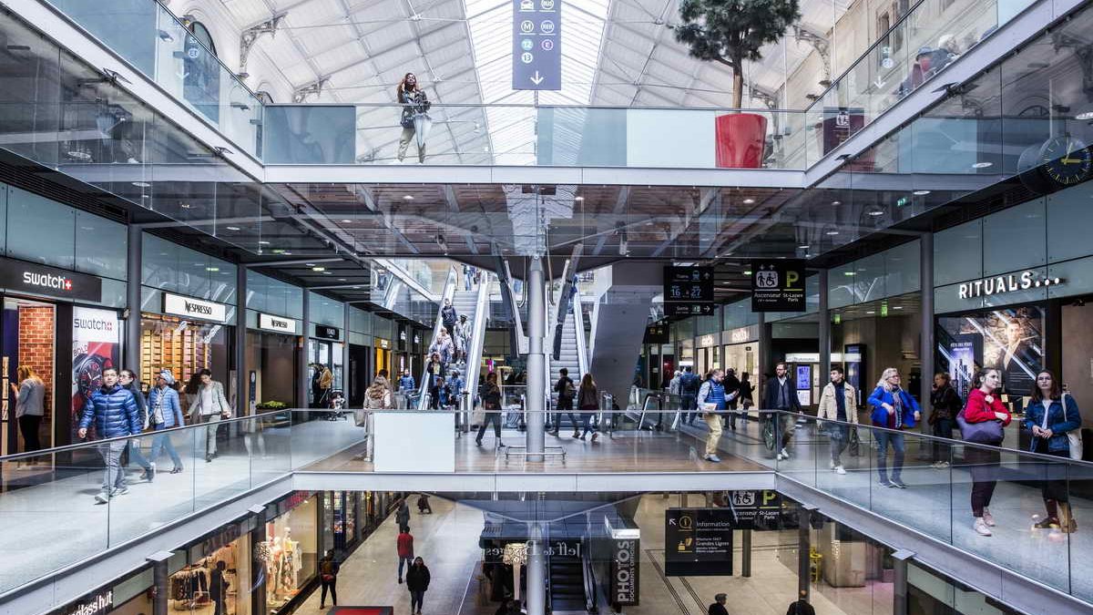 Pusat Belanja Centre Commercial Saint-Lazare: Tempat Belanja Terlengkap