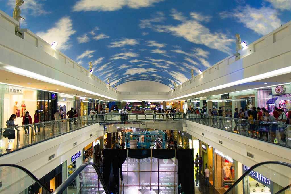 Pusat Belanja Centro Manado Town Square: Tempat Belanja dan Hiburan