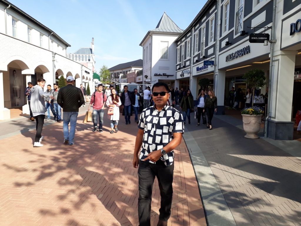 Pusat Belanja Designer Outlet Roermond: Surga Belanja Hemat dan Berkualitas
