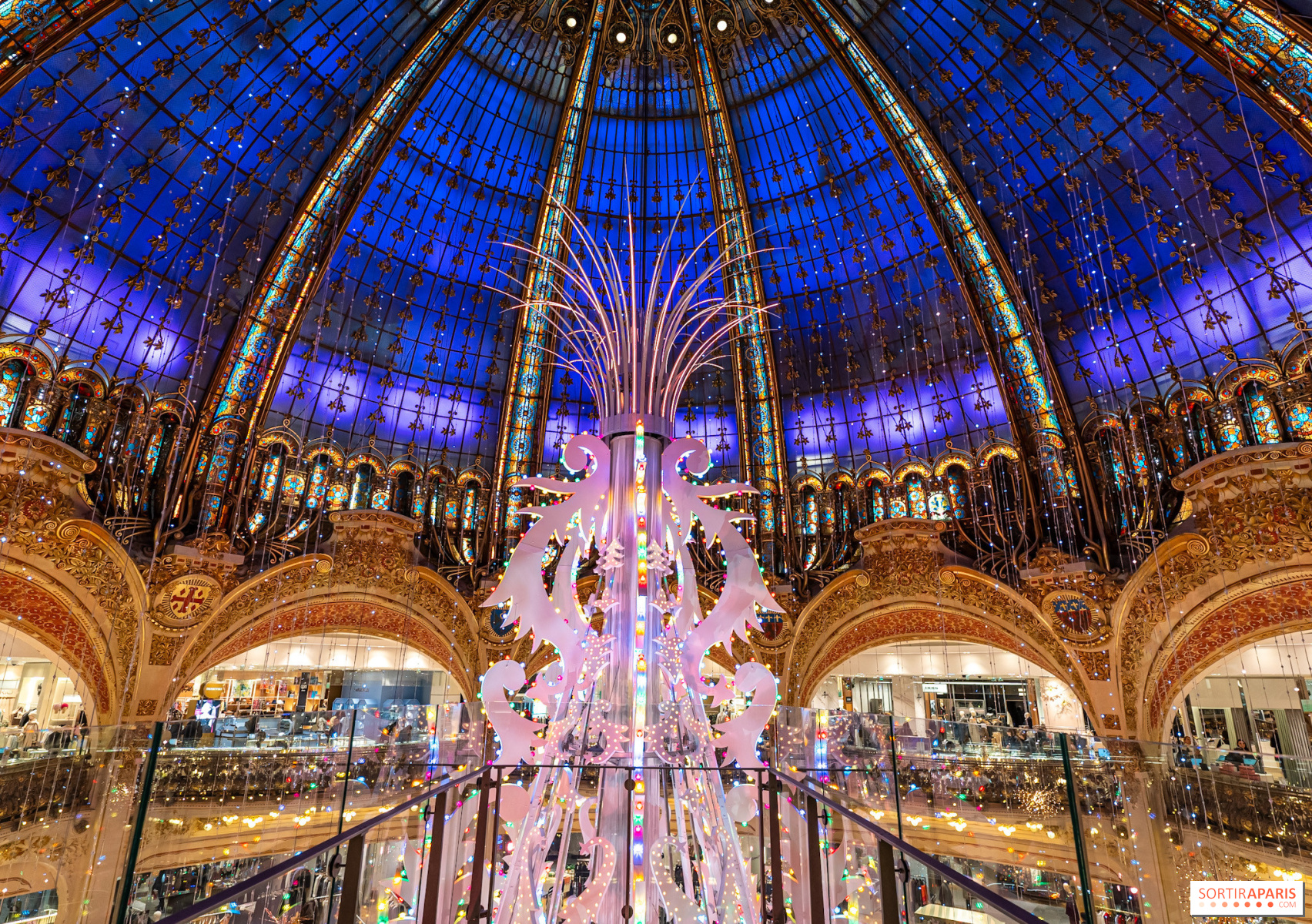 Pusat Belanja Galeries Lafayette Haussmann: Surga Belanja di Paris