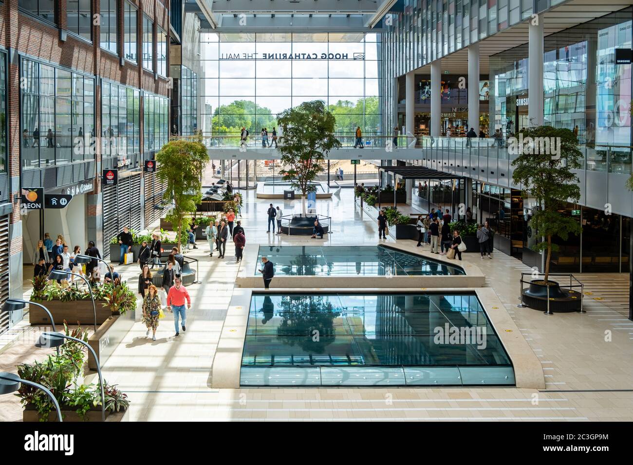 Pusat Belanja Hoog Catharijne: Surga Belanja di Utrecht