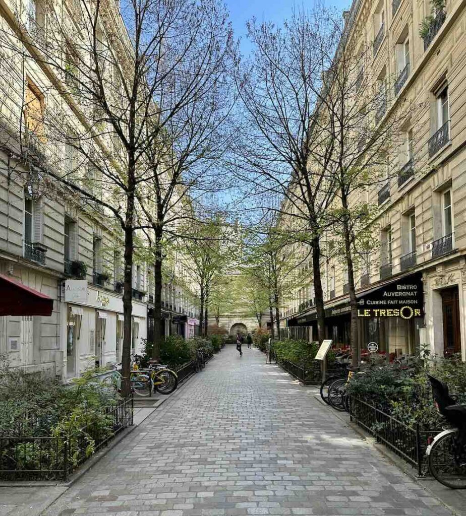 Pusat Belanja The Marais: Destinasi Belanja Modern dan Elegan