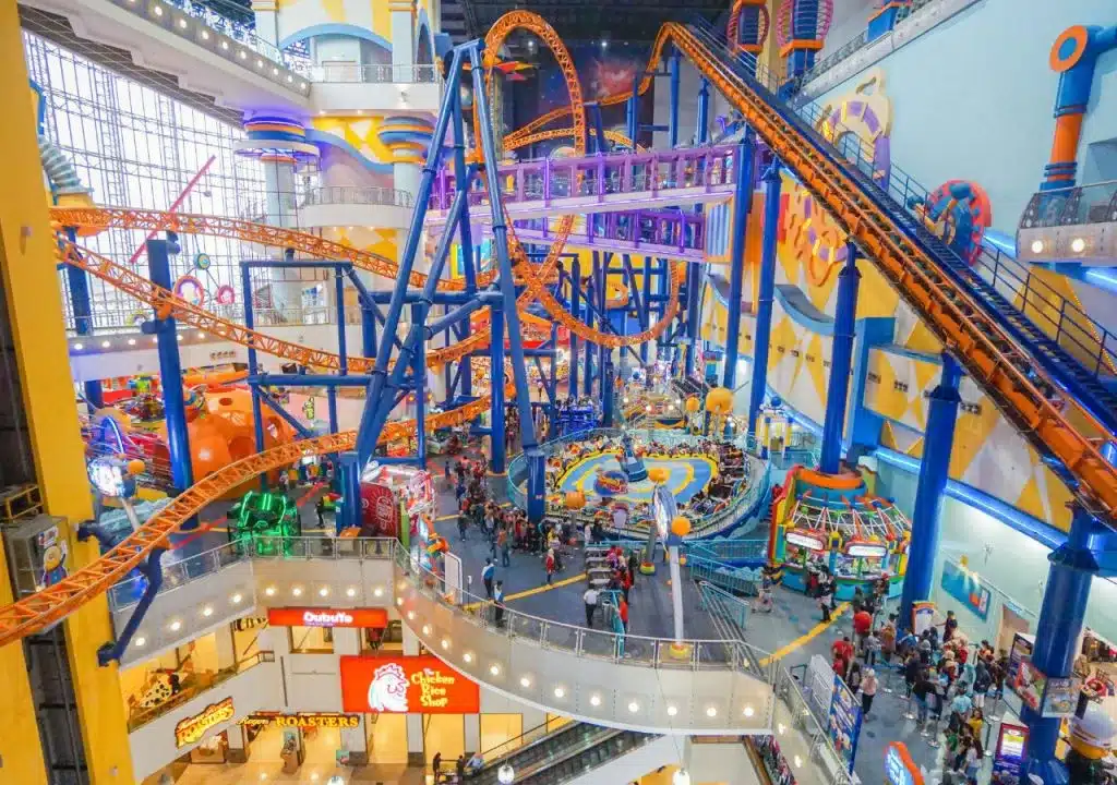 Pusat Belanja Times Square Shopping Centre: Tempat Belanja dan Hiburan