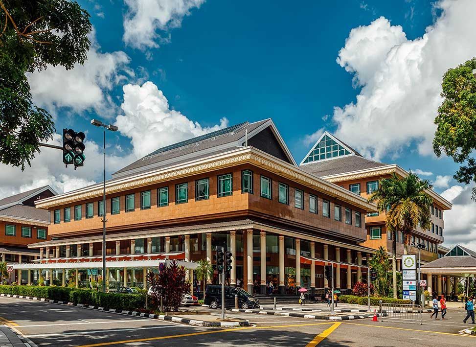 Pusat Belanja Yayasan Sultan Haji Hassanal Bolkiah Complex: Tempat Belanja dan Hiburan