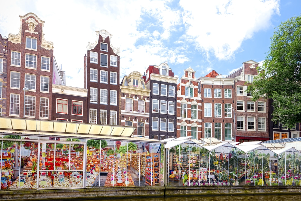 Pusat Belanja Bloemenmarkt: Pasar Bunga Ikonik di Amsterdam