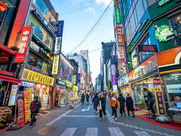 Pusat Belanja Myeongdong: Surga Belanja dan Tren Fashion Korea