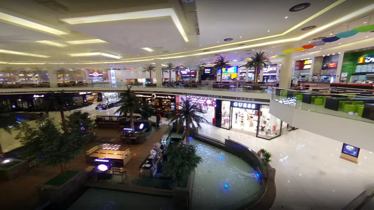 Pusat Belanja Al Nakheel Mall di Riyadh: Tempat Belanja dan Hiburan