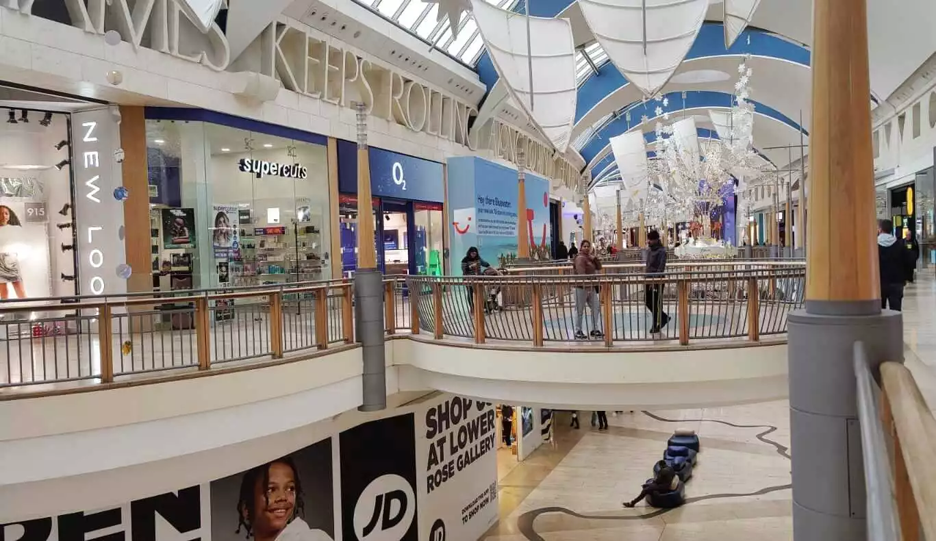 Pusat Belanja Bluewater di Kent: Tempat Belanja dan Hiburan Terlengkap