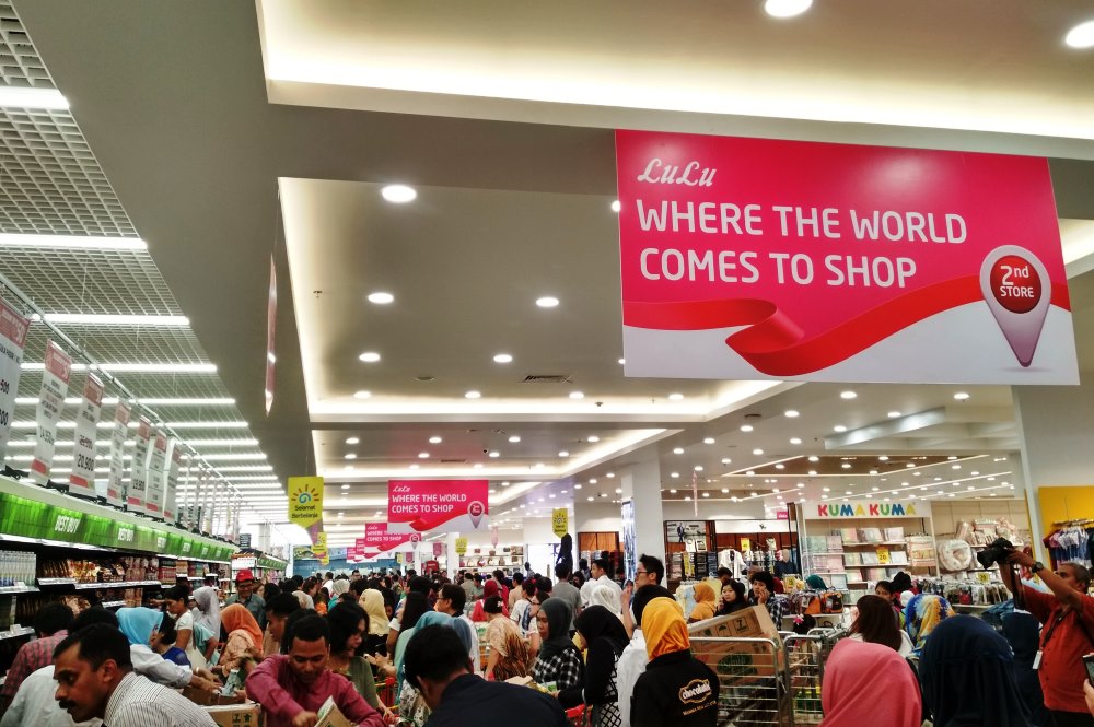 Pusat Belanja Lulu Mall: Tempat Belanja dan Hiburan Terlengkap