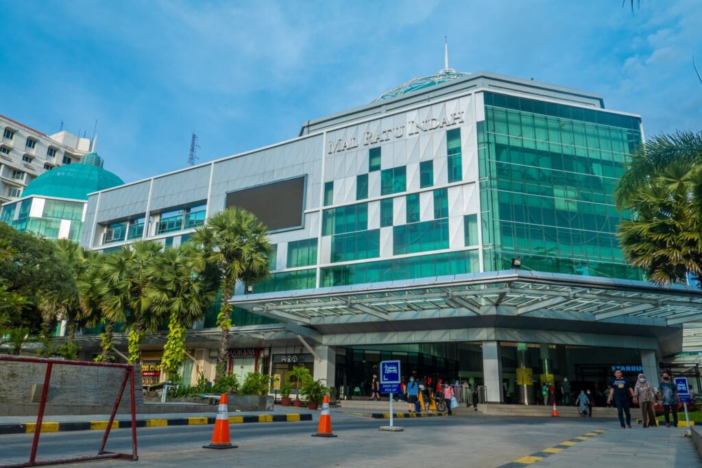 Pusat Belanja Mal Ratu Indah: Tempat Belanja dan Hiburan di Makassar