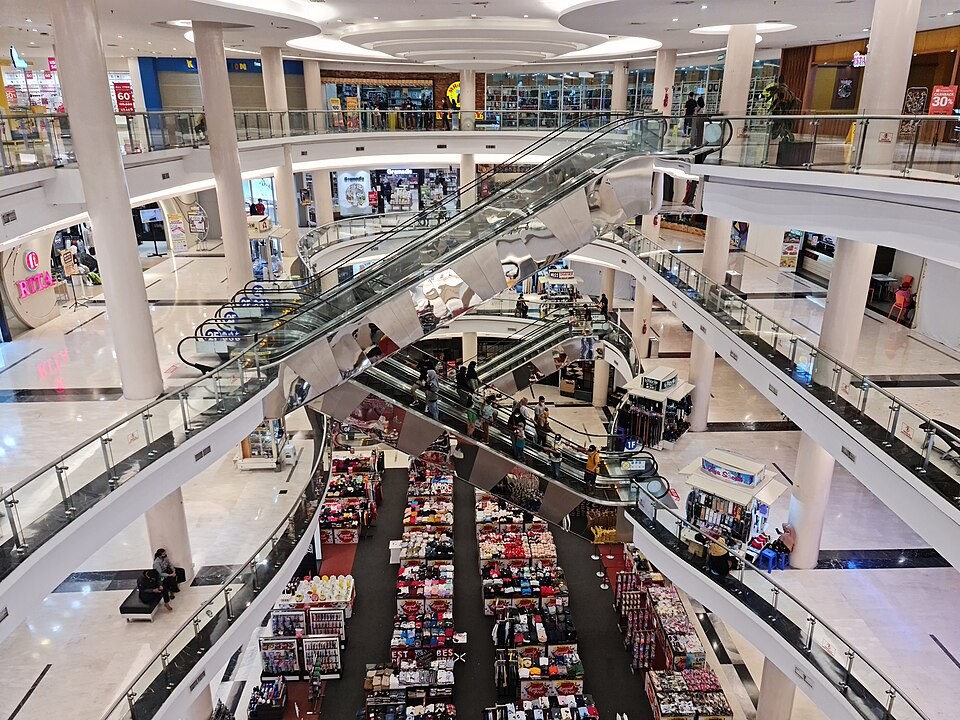 Pusat Belanja Rita Super Mall: Tempat Belanja dan Hiburan Terlengkap