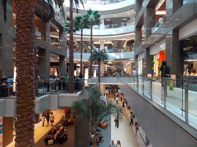 Pusat Belanja Costanera Center: Surga Belanja dan Hiburan di Santiago