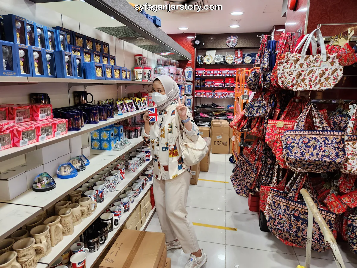 Pusat Belanja Plaza Galeri Lembah: Destinasi Belanja Terlengkap