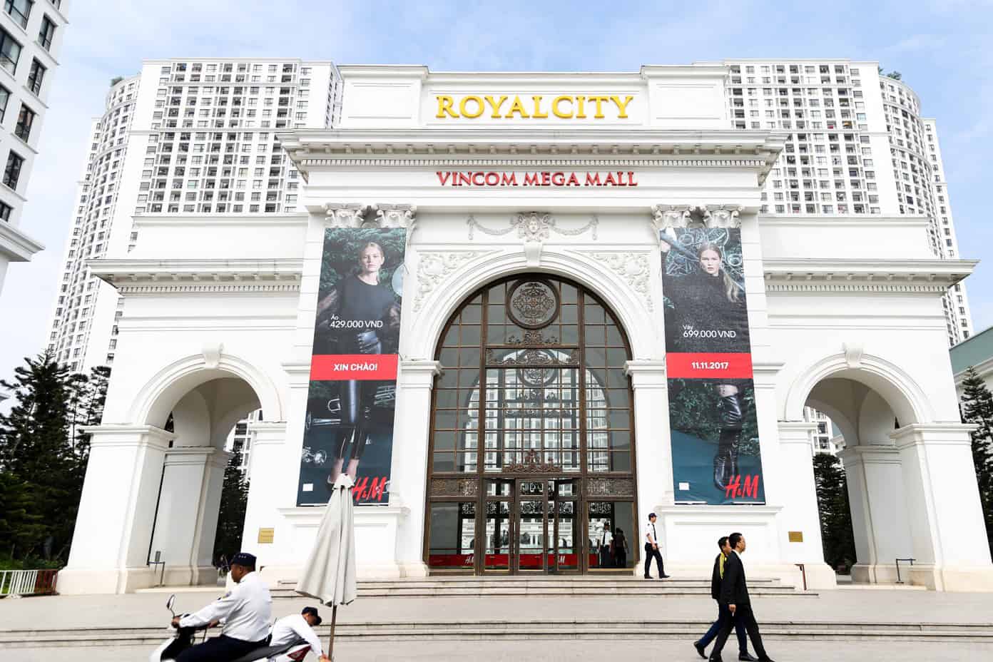 Pusat Belanja Vincom Mega Mall (Royal City): Tempat Belanja dan Hiburan Terpadu