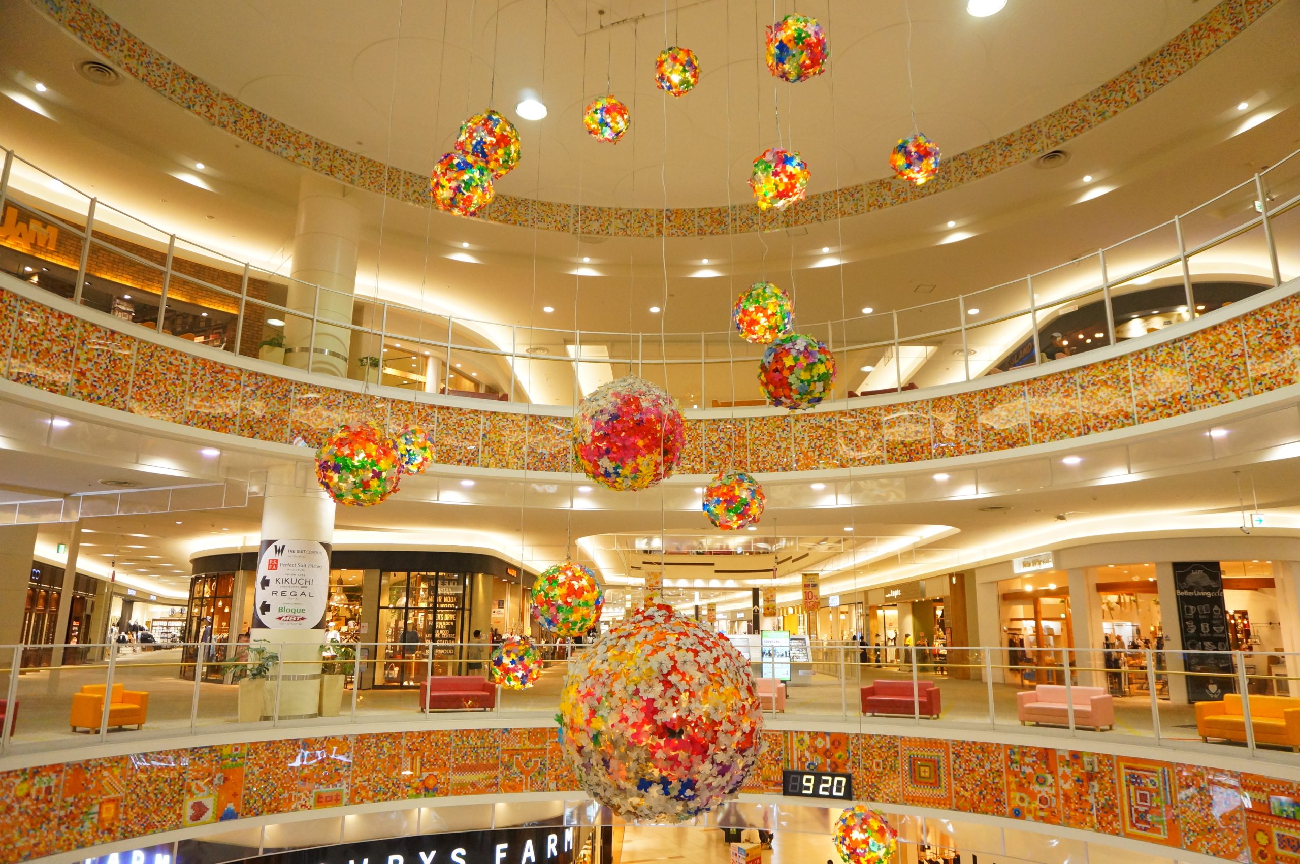 Pusat Belanja AEON Lake Town Centre: Tempat Belanja dan Hiburan Terlengkap